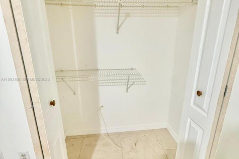 Apartamento en alquiler en Hialeah, Florida, 2 dormitorios, 82.5 m2 № 2047105 - foto 11