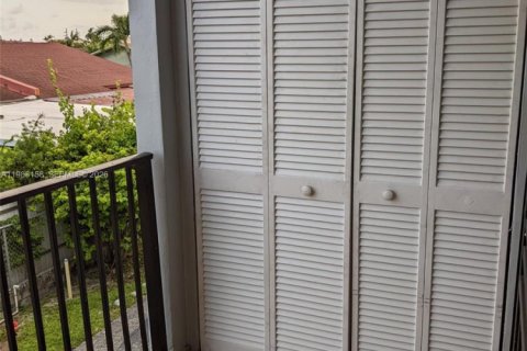 Apartamento en alquiler en Hialeah, Florida, 2 dormitorios, 82.5 m2 № 2047105 - foto 17