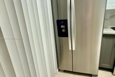 Apartamento en alquiler en Hialeah, Florida, 2 dormitorios, 82.5 m2 № 2047105 - foto 10