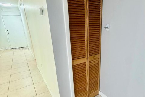 Apartamento en alquiler en Hialeah, Florida, 2 dormitorios, 82.5 m2 № 2047105 - foto 7