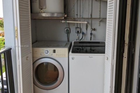 Apartamento en alquiler en Hialeah, Florida, 2 dormitorios, 82.5 m2 № 2047105 - foto 18