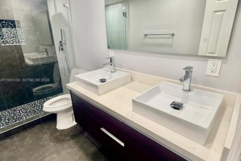 Apartamento en alquiler en Hialeah, Florida, 2 dormitorios, 82.5 m2 № 2047105 - foto 5