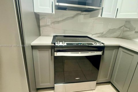 Apartamento en alquiler en Hialeah, Florida, 2 dormitorios, 82.5 m2 № 2047105 - foto 8