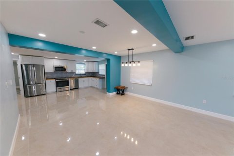 House in Bradenton, Florida 2 bedrooms, 146.32 sq.m. № 2226596 - photo 7