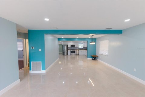 House in Bradenton, Florida 2 bedrooms, 146.32 sq.m. № 2226596 - photo 12