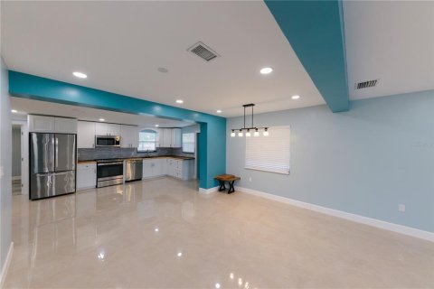House in Bradenton, Florida 2 bedrooms, 146.32 sq.m. № 2226596 - photo 6