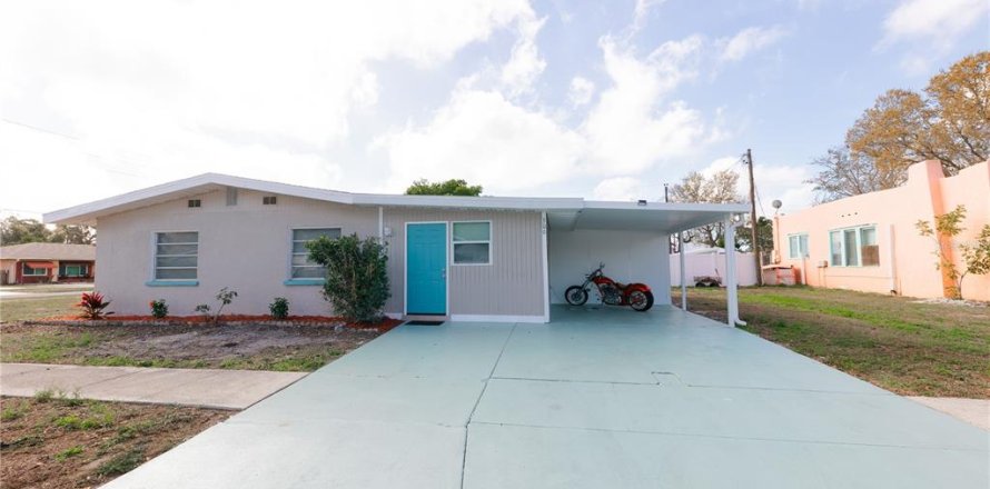 House in Bradenton, Florida 2 bedrooms, 146.32 sq.m. № 2226596