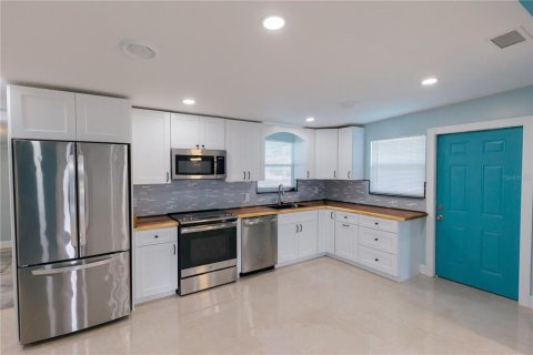 House in Bradenton, Florida 2 bedrooms, 146.32 sq.m. № 2226596 - photo 16