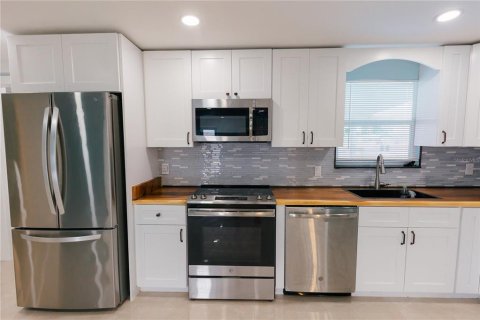 House in Bradenton, Florida 2 bedrooms, 146.32 sq.m. № 2226596 - photo 20
