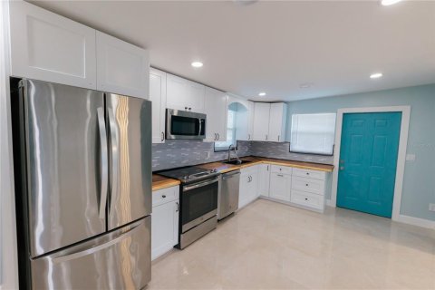 House in Bradenton, Florida 2 bedrooms, 146.32 sq.m. № 2226596 - photo 17