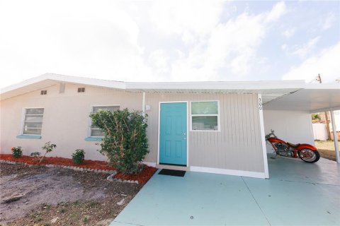 House in Bradenton, Florida 2 bedrooms, 146.32 sq.m. № 2226596 - photo 2