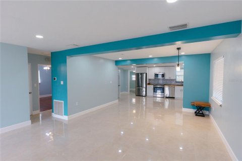 House in Bradenton, Florida 2 bedrooms, 146.32 sq.m. № 2226596 - photo 14