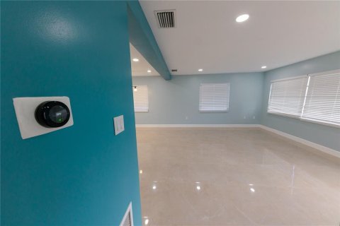 House in Bradenton, Florida 2 bedrooms, 146.32 sq.m. № 2226596 - photo 10