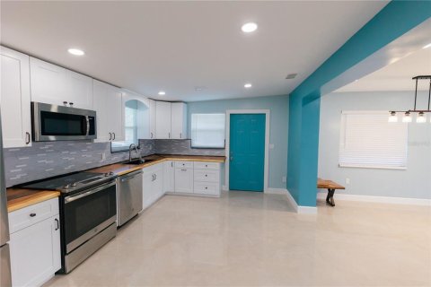 House in Bradenton, Florida 2 bedrooms, 146.32 sq.m. № 2226596 - photo 18