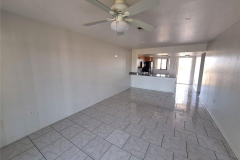 Condominio en alquiler en Punta Gorda, Florida, 2 dormitorios, 82.31 m2 № 1647915 - foto 8