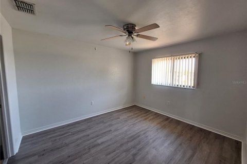Condominio en alquiler en Punta Gorda, Florida, 2 dormitorios, 82.31 m2 № 1647915 - foto 10