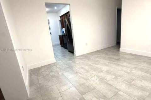 Снять в аренду виллу или дом в Майами, Флорида 3 спальни, 112.97м2, № 2062406 - фото 7