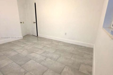 Снять в аренду виллу или дом в Майами, Флорида 3 спальни, 112.97м2, № 2062406 - фото 20