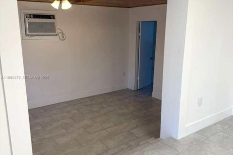 Снять в аренду виллу или дом в Майами, Флорида 3 спальни, 112.97м2, № 2062406 - фото 12