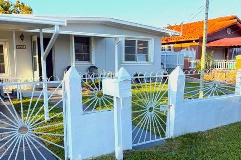 Снять в аренду виллу или дом в Майами, Флорида 3 спальни, 112.97м2, № 2062406 - фото 3