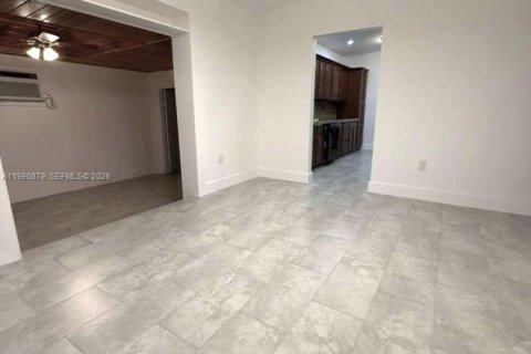 Снять в аренду виллу или дом в Майами, Флорида 3 спальни, 112.97м2, № 2062406 - фото 8