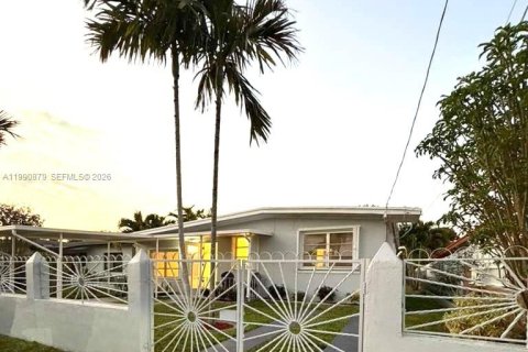 Дом в Майами, Флорида 3 спальни, 112.97м2 № 2062406