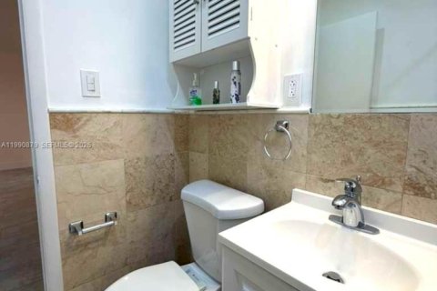 Снять в аренду виллу или дом в Майами, Флорида 3 спальни, 112.97м2, № 2062406 - фото 23