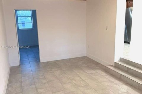 Снять в аренду виллу или дом в Майами, Флорида 3 спальни, 112.97м2, № 2062406 - фото 13