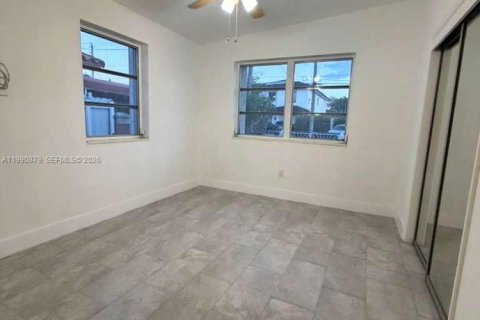 Снять в аренду виллу или дом в Майами, Флорида 3 спальни, 112.97м2, № 2062406 - фото 17