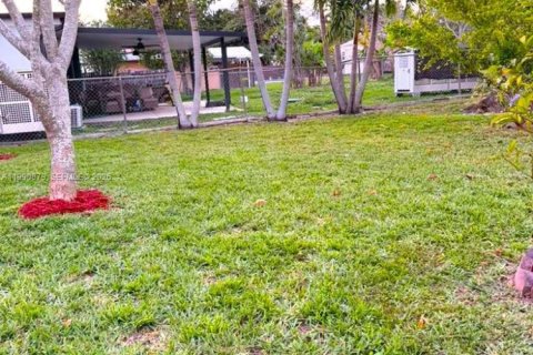 Снять в аренду виллу или дом в Майами, Флорида 3 спальни, 112.97м2, № 2062406 - фото 30