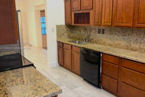 Снять в аренду виллу или дом в Майами, Флорида 3 спальни, 112.97м2, № 2062406 - фото 14