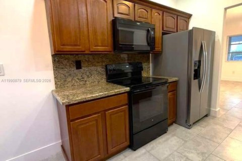 Снять в аренду виллу или дом в Майами, Флорида 3 спальни, 112.97м2, № 2062406 - фото 15