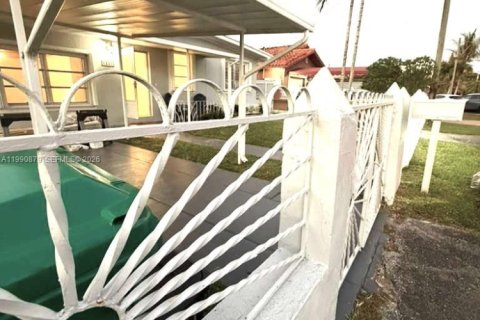 Снять в аренду виллу или дом в Майами, Флорида 3 спальни, 112.97м2, № 2062406 - фото 5