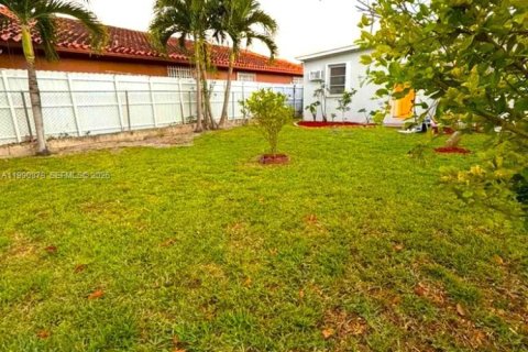 Снять в аренду виллу или дом в Майами, Флорида 3 спальни, 112.97м2, № 2062406 - фото 28