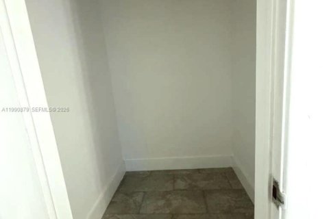 Снять в аренду виллу или дом в Майами, Флорида 3 спальни, 112.97м2, № 2062406 - фото 19