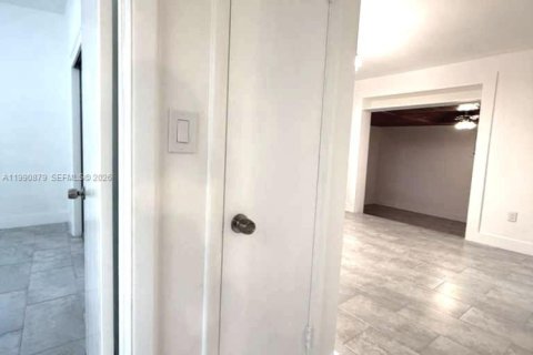 Снять в аренду виллу или дом в Майами, Флорида 3 спальни, 112.97м2, № 2062406 - фото 16