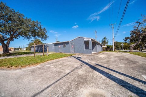 Propiedad comercial en venta en Hollywood, Florida № 2250292 - foto 11