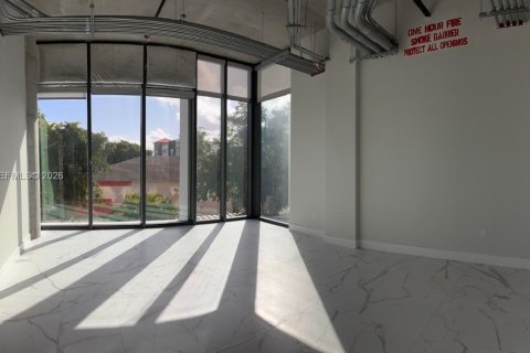 Propiedad comercial en venta en Aventura, Florida № 2154066 - foto 1