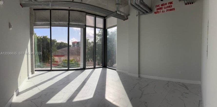 Propiedad comercial en Aventura, Florida № 2154066
