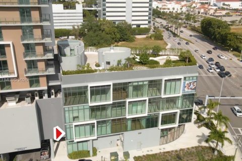 Propiedad comercial en venta en Aventura, Florida № 2154066 - foto 3