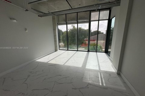Propiedad comercial en venta en Aventura, Florida № 2154066 - foto 2