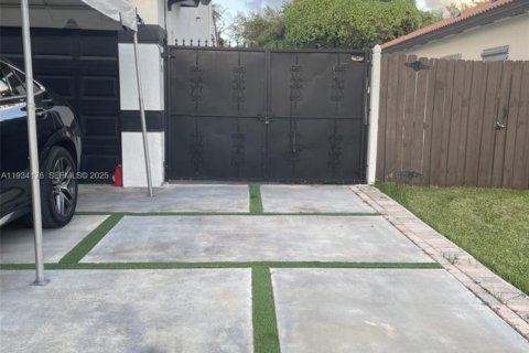 Снять в аренду квартиру в Майами, Флорида 1 спальня, 271.55м2, № 1992437 - фото 11