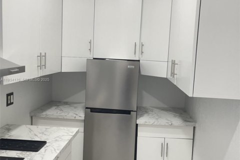 Снять в аренду квартиру в Майами, Флорида 1 спальня, 271.55м2, № 1992437 - фото 10