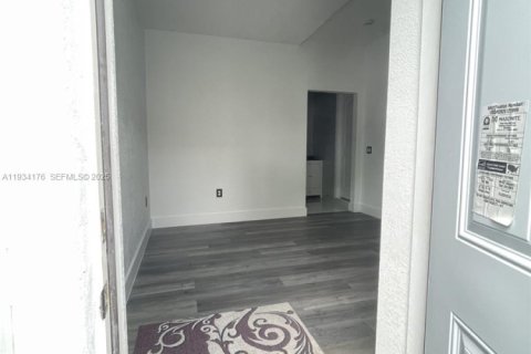 Снять в аренду квартиру в Майами, Флорида 1 спальня, 271.55м2, № 1992437 - фото 6