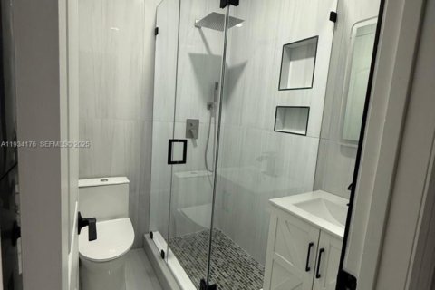 Снять в аренду квартиру в Майами, Флорида 1 спальня, 271.55м2, № 1992437 - фото 1