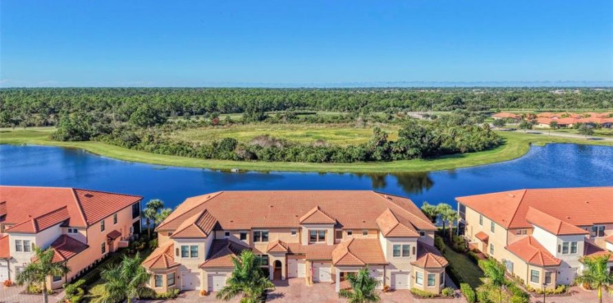 Condo in Venice, Florida, 2 bedrooms  № 2427298