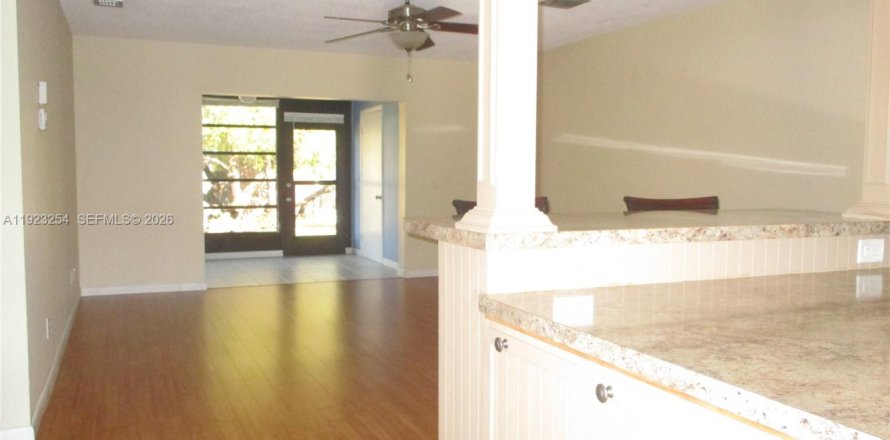 Condo in Stuart, Florida, 2 bedrooms  № 2004131