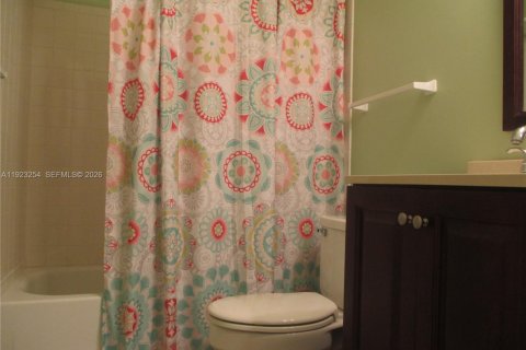 Condo in Stuart, Florida, 2 bedrooms  № 2004131 - photo 19