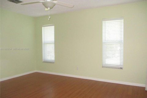 Condo in Stuart, Florida, 2 bedrooms  № 2004131 - photo 10
