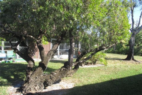 Condo in Stuart, Florida, 2 bedrooms  № 2004131 - photo 14